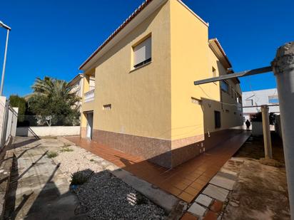 Vista exterior de Casa o xalet en venda en Oliva amb Aire condicionat, Calefacció i Terrassa