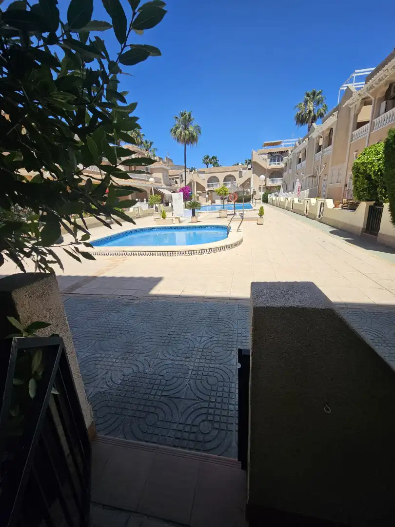 Piscina de Casa adosada en venta en Los Alcázares con Terraza, Amueblado y Horno