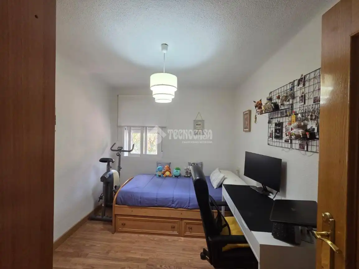 Bedroom of Flat for sale in Madrid