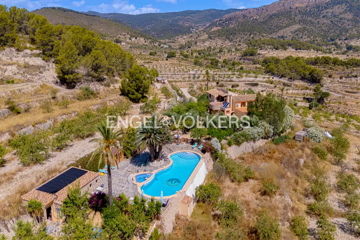 Vista exterior de Casa o chalet en venta en Relleu con Aire acondicionado, Jardín privado y Terraza