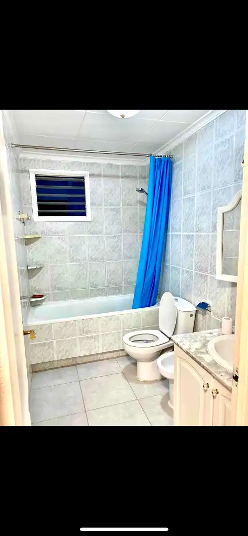 Baño de Piso para compartir en Cullera con Aire acondicionado, Calefacción y Amueblado