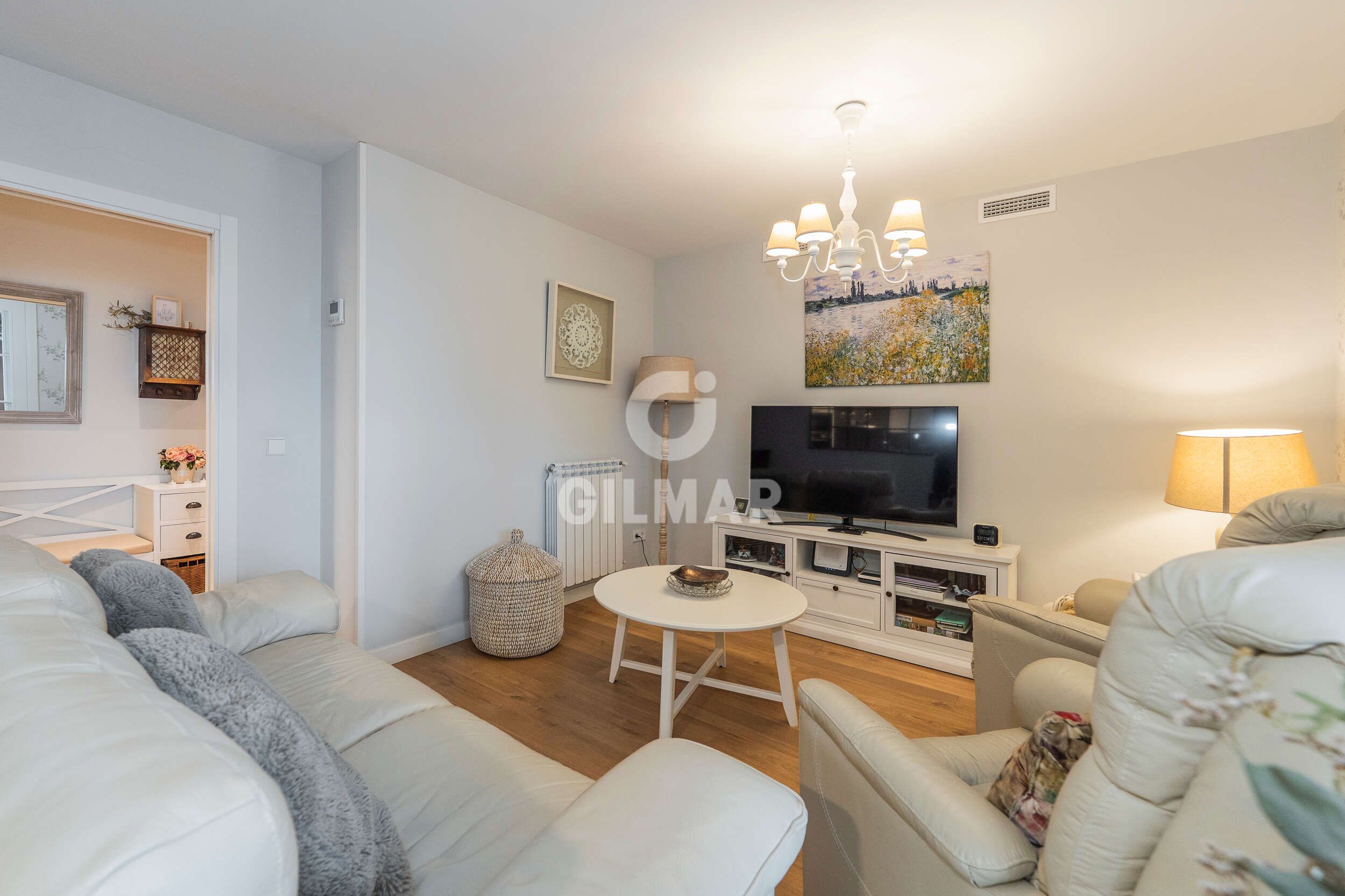 Sala de estar de Piso en venta en  Madrid Capital con Calefacción, Jardín privado y Trastero