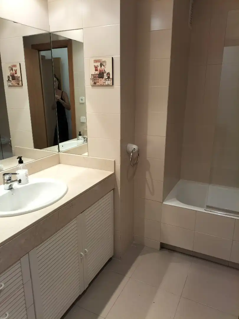 Bathroom of Ground floor for rent in Castelldefels  with Air Conditioner, Heating and Private garden