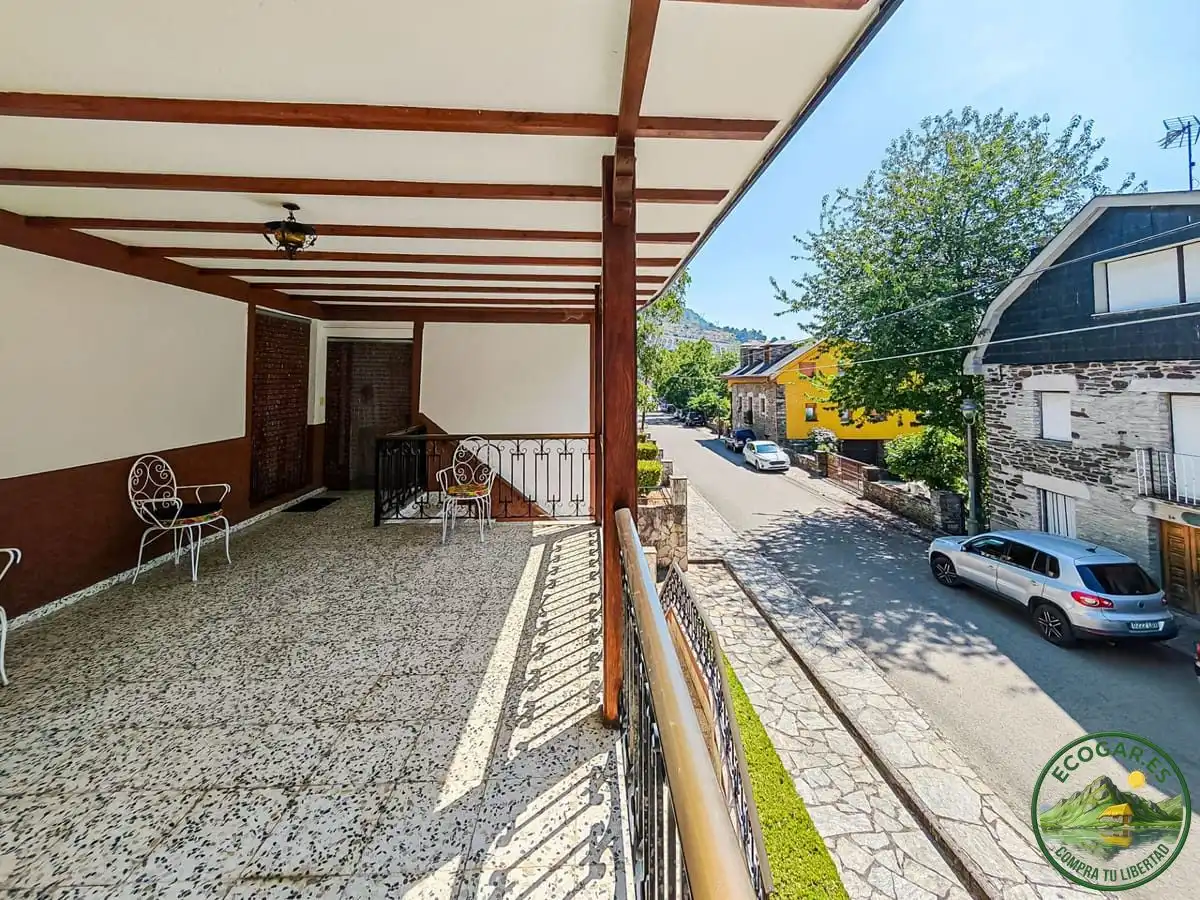 Terrassa de Casa o xalet en venda en Vega de Valcarce amb Calefacció, Jardí privat i Parquet