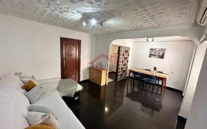 Sala d'estar de Pis en venda en San Vicente del Raspeig / Sant Vicent del Raspeig amb Aire condicionat, Calefacció i Moblat