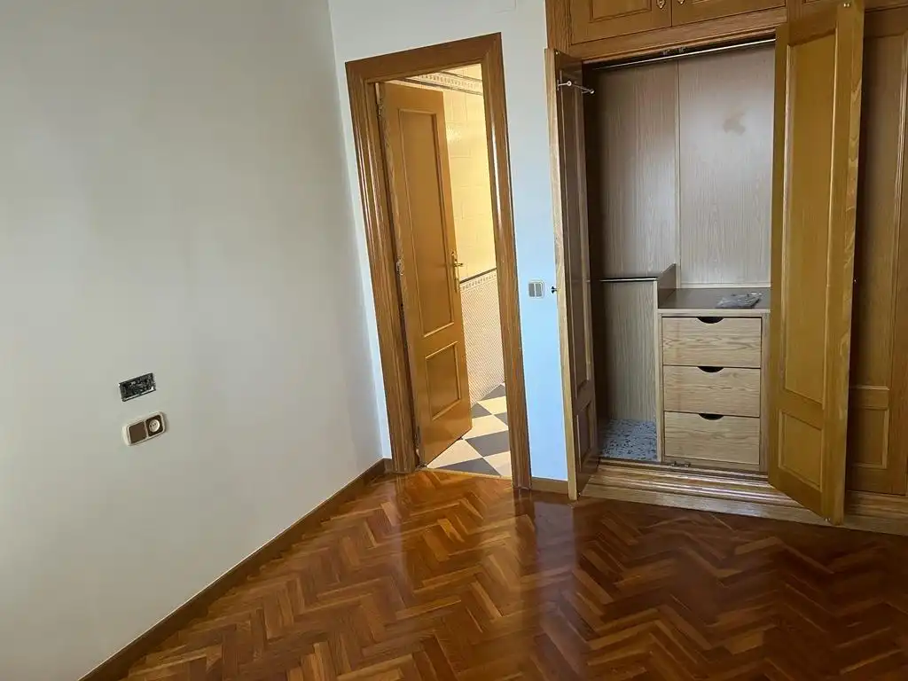 Piso de alquiler en Calle CARLOS V, Alameda