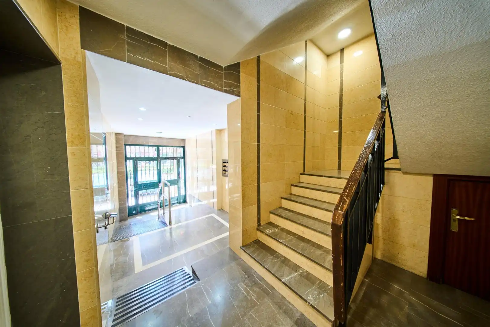 Flat for sale in Granada  with Air Conditioner and Balcony