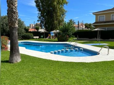 Casa a schiera con piscina in affitto a Carrer de la Niña