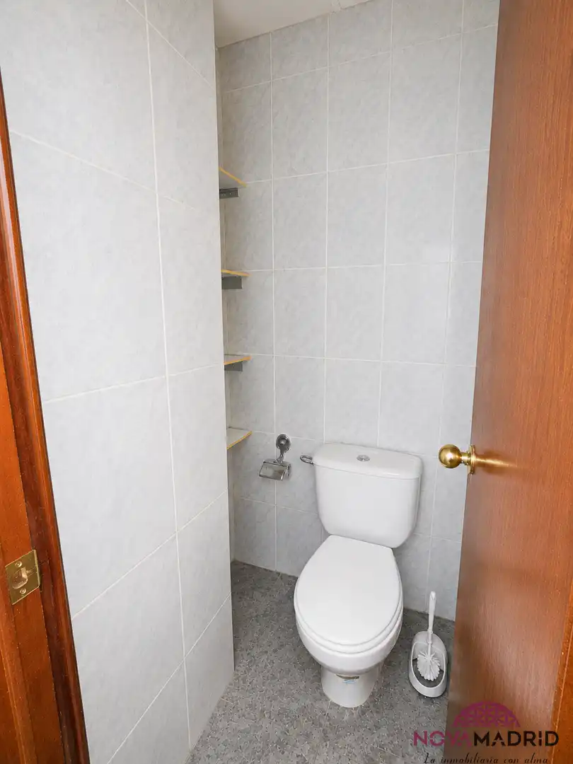 Bathroom of Commercial properties for sale in Fuenlabrada  with Air Conditioner