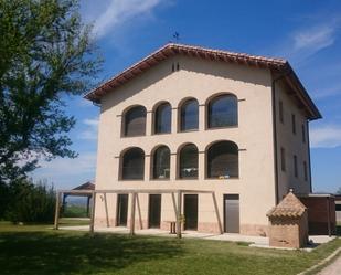 Vista exterior de Finca rústica en venda en Tavèrnoles amb Parquet, Terrassa i Traster