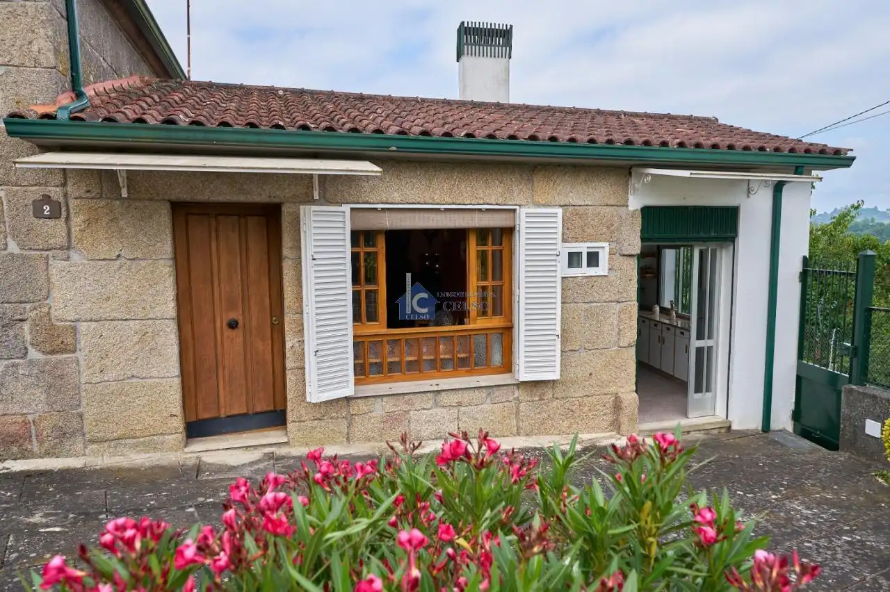 Vista exterior de Casa o xalet en venda en Ourense Capital  amb Calefacció, Jardí privat i Traster
