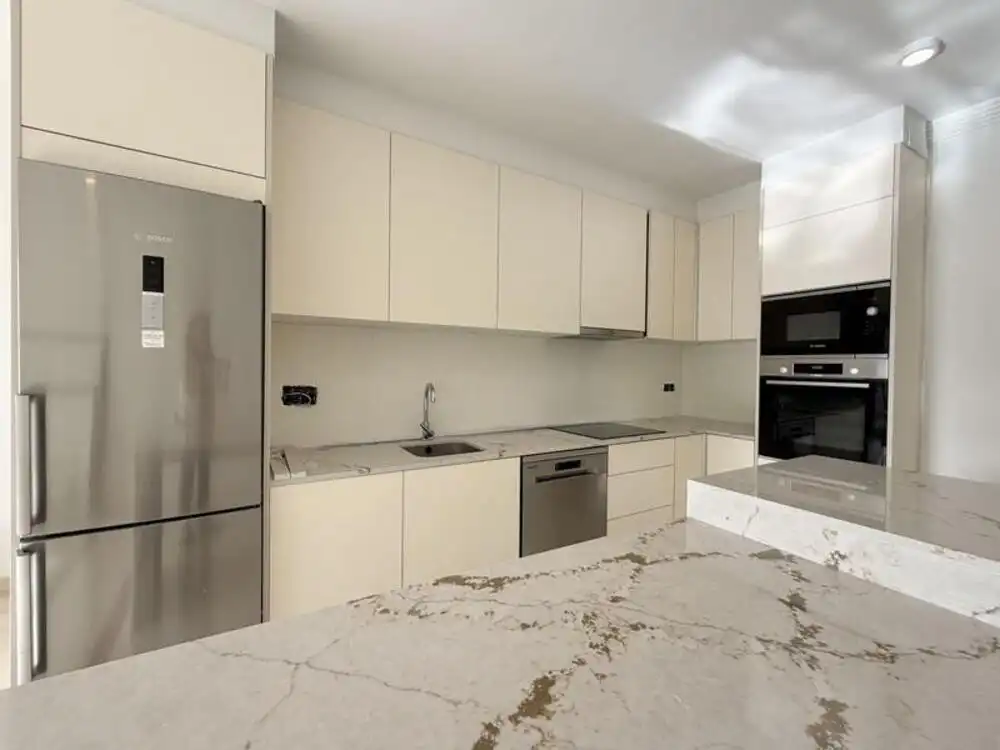 Cocina de Apartamento de alquiler en Marbella con Aire acondicionado, Calefacción y Terraza