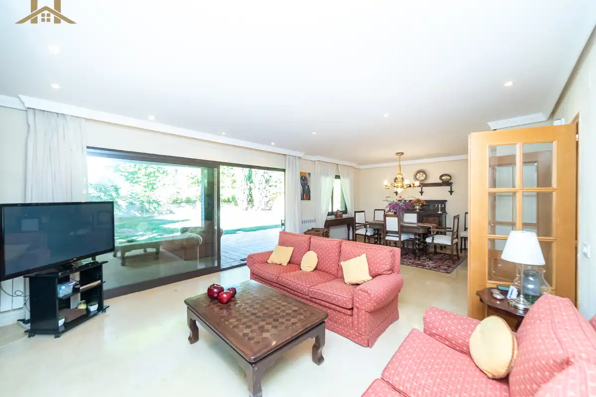 Living room of Detached homes for sale in Villanueva del Pardillo  with Air Conditioner, Heating and Private garden