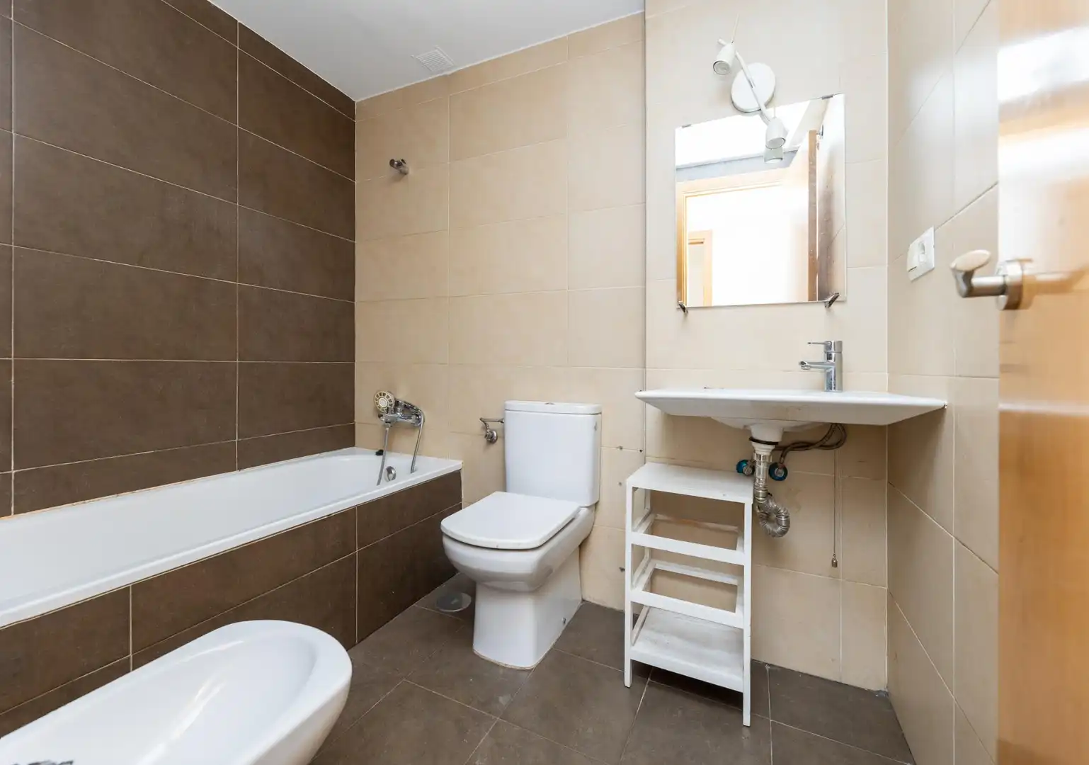 Baño de Piso en venta en Monachil con Aire acondicionado, Calefacción y Terraza