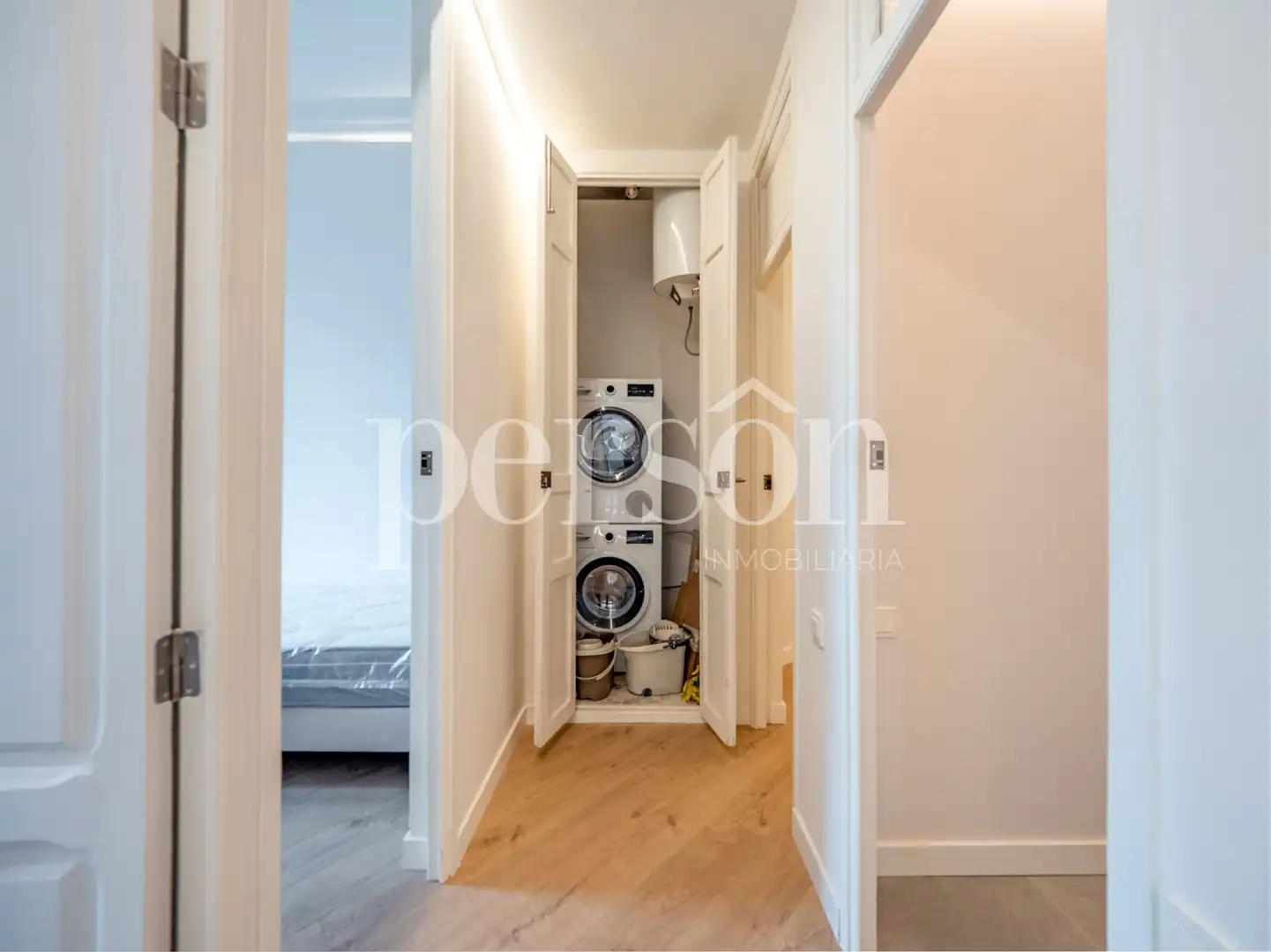 Bedroom of Flat for rent in Valencia  with Air Conditioner, Furnished and Balcony