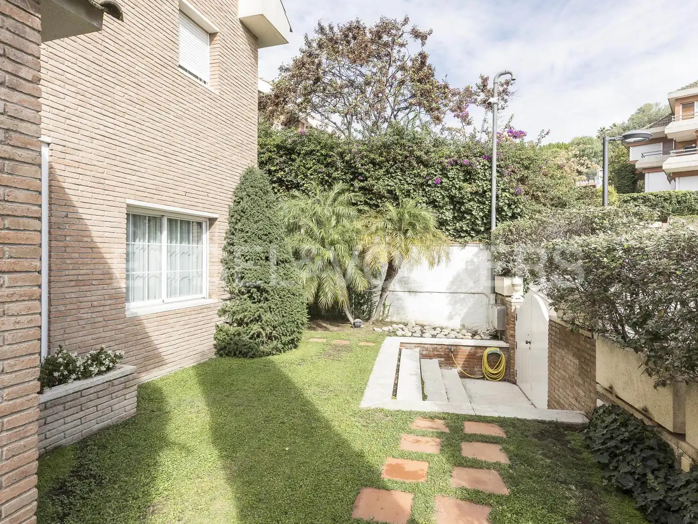 Jardí de Casa o xalet en venda en Sant Just Desvern amb Aire condicionat, Calefacció i Jardí privat