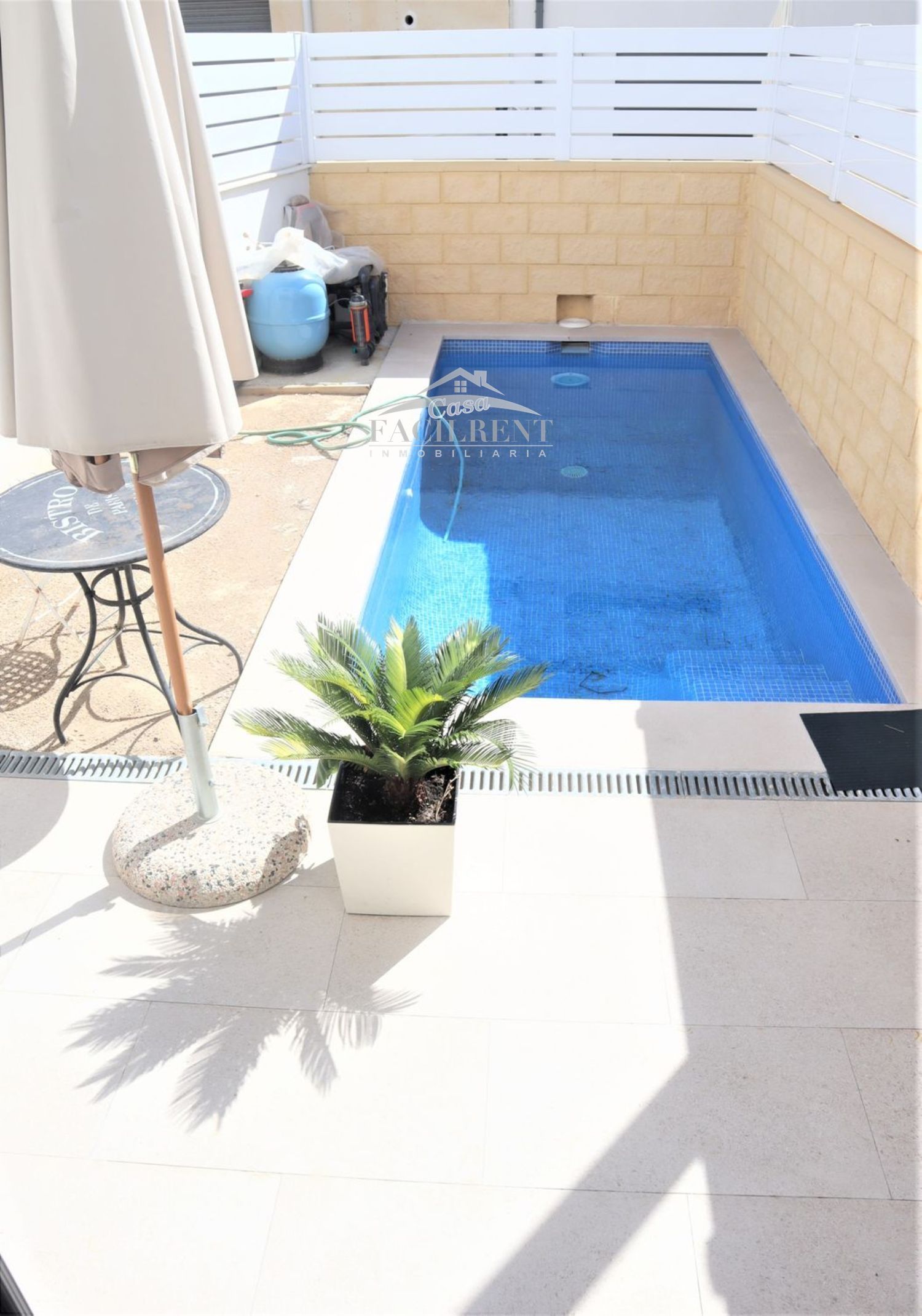 Swimming pool of Single-family semi-detached for sale in Cerdanyola del Vallès  with Air Conditioner, Parquet flooring and Terrace