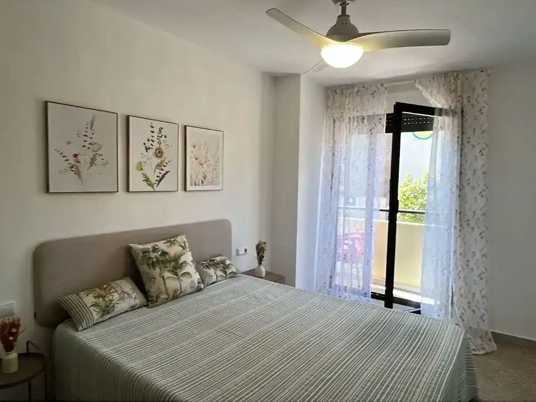 Schlafzimmer von Wohnung zur Miete in Gandia mit Klimaanlage und Balkon