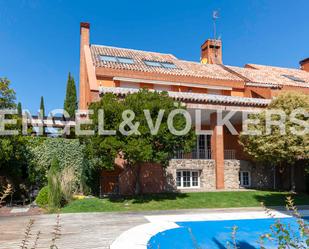 Vista exterior de Casa adosada de lloguer en Pozuelo de Alarcón amb Aire condicionat, Calefacció i Jardí privat