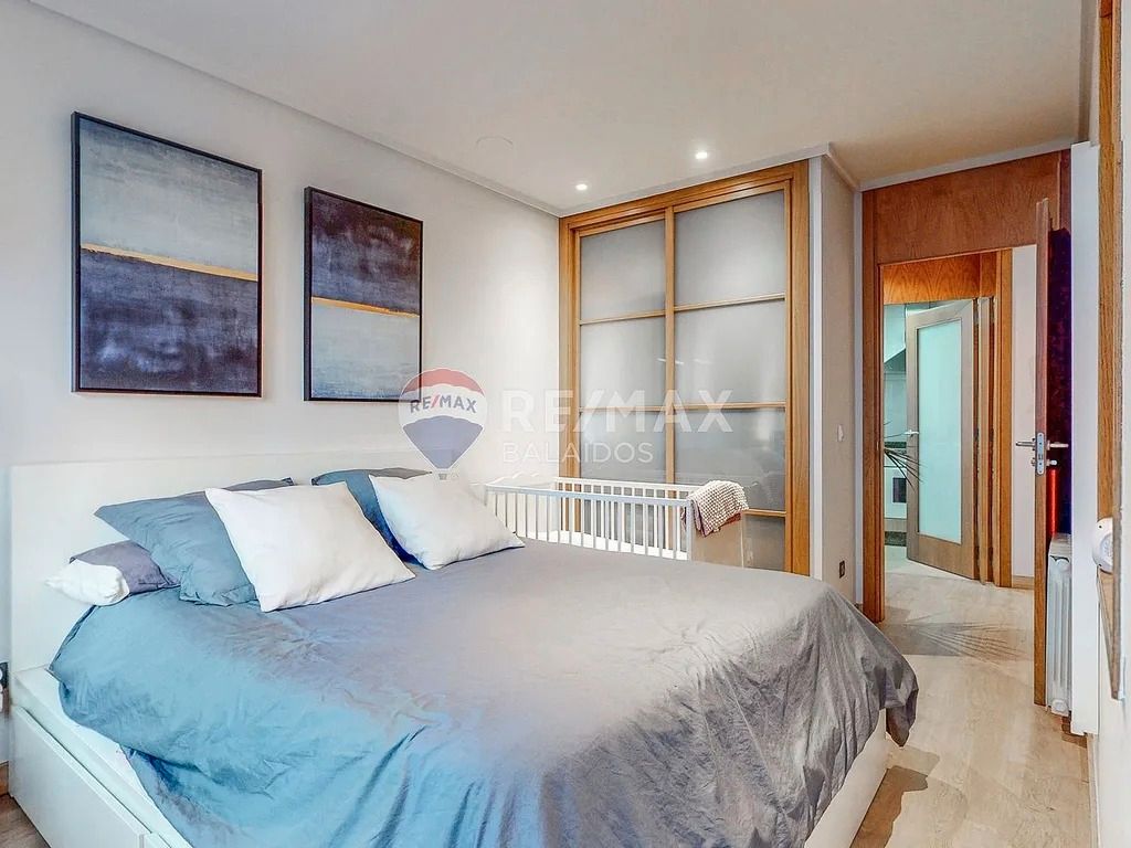 Dormitori de Apartament en venda en Vigo  amb Calefacció, Parquet i Traster