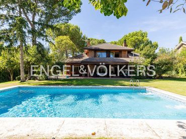 Casa amb piscina en venda a Zona Carretera del Plantío