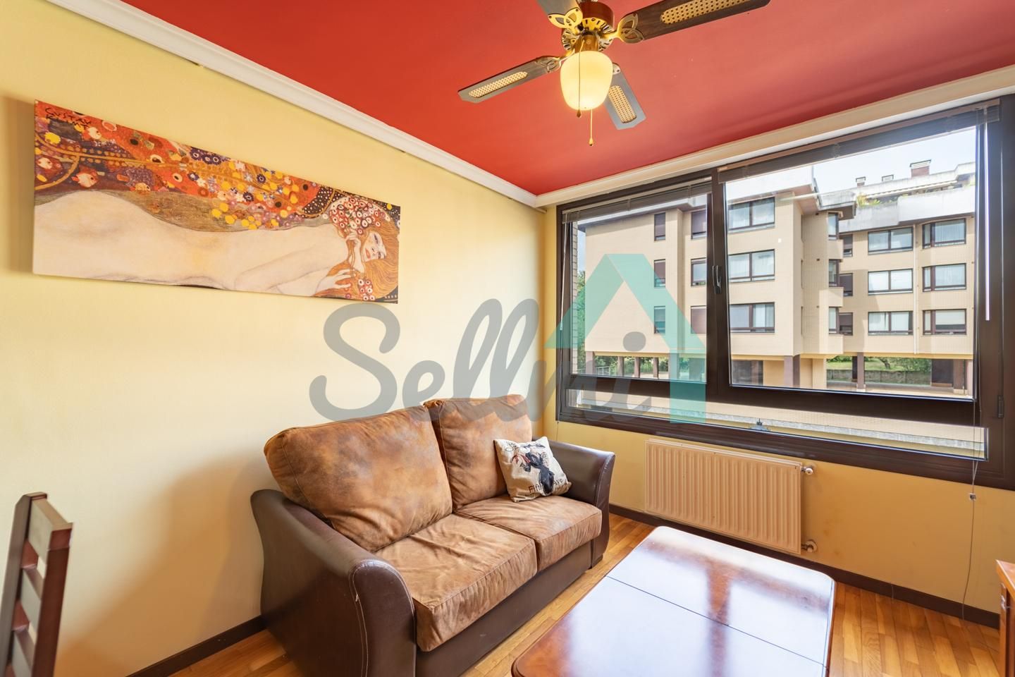 Living room of Flat for sale in Oviedo   with Heating, Parquet flooring and Storage room
