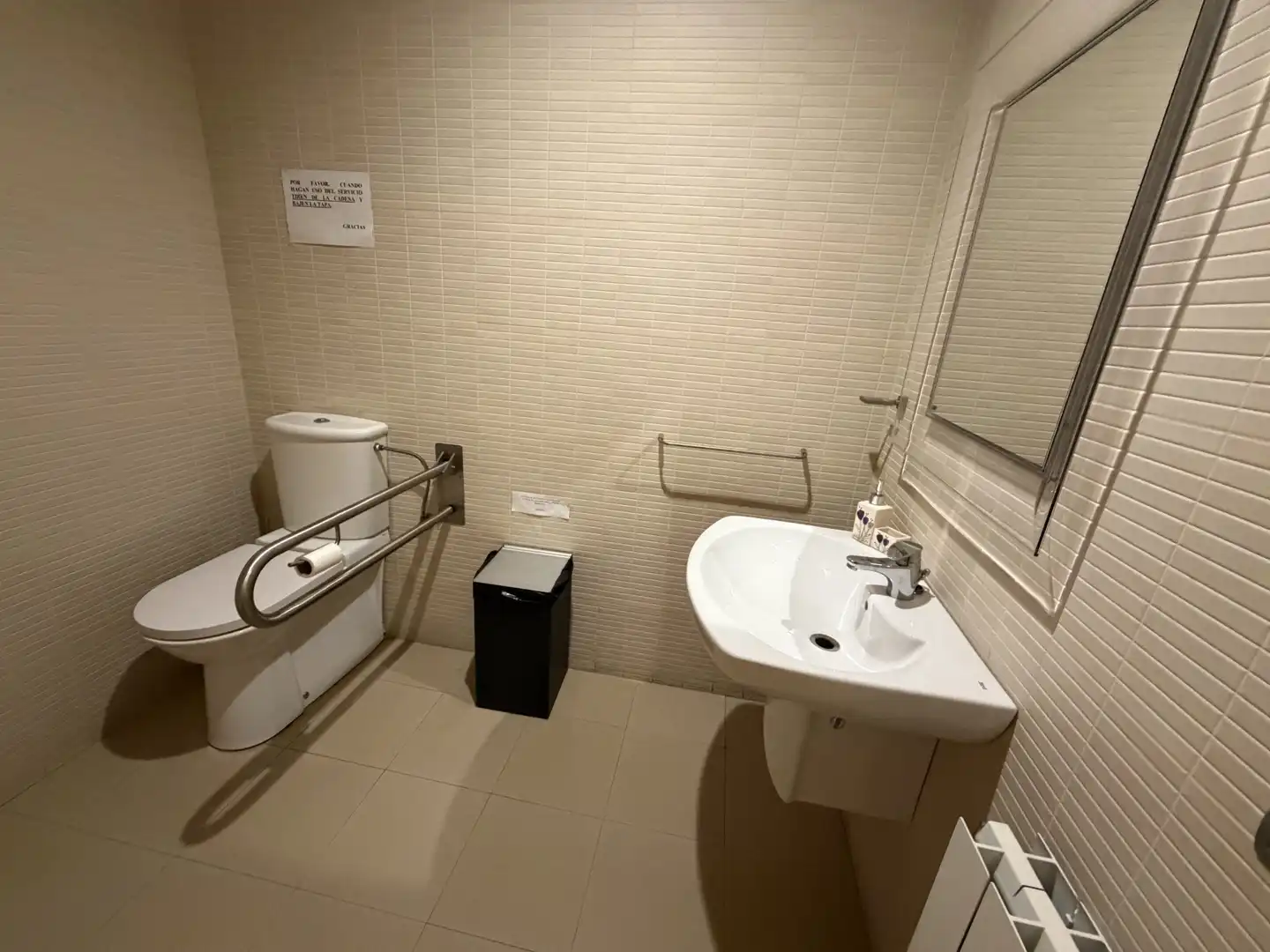 Bany de Apartament en venda en Santurtzi  amb Calefacció, Terrassa i Moblat
