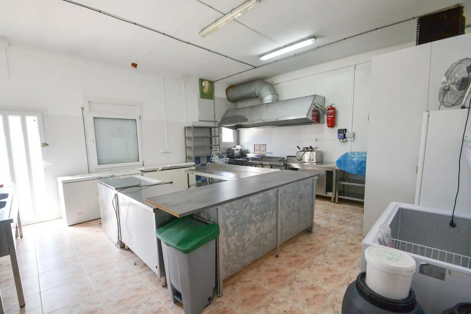Cuina de Local en venda en Deltebre amb Aire condicionat i Moblat