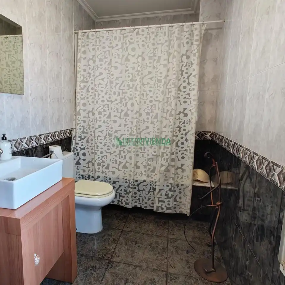 Baño de Casa adosada en venta en Vigo  con Calefacción, Terraza y Trastero