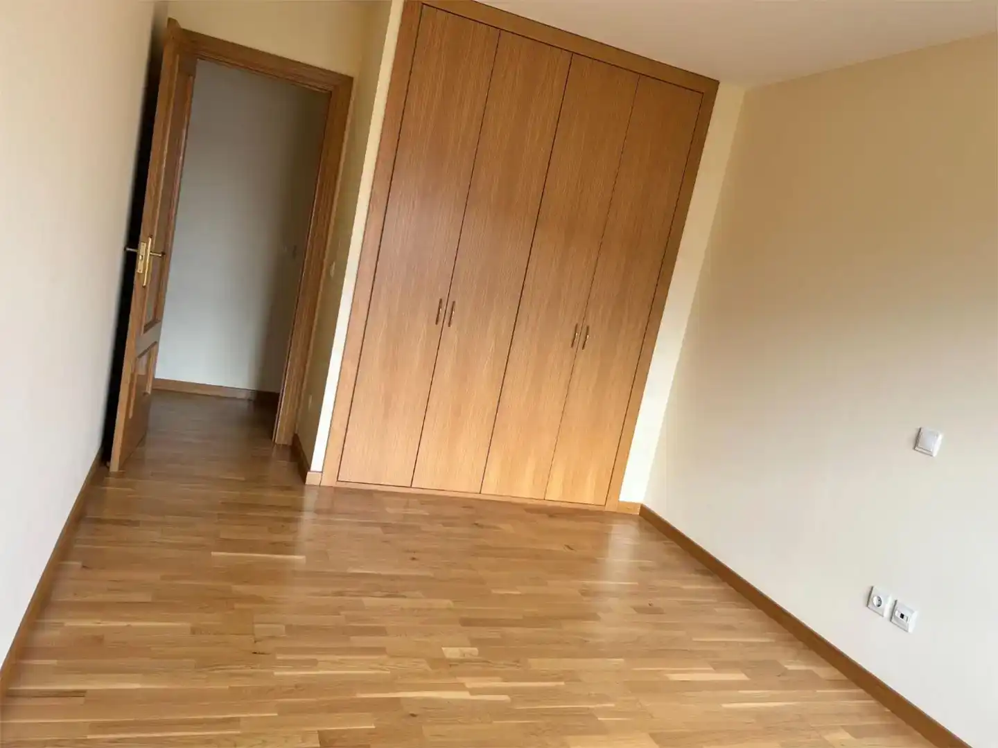 Habitación de Piso en venta en  Logroño con Aire acondicionado, Jardín privado y Parquet