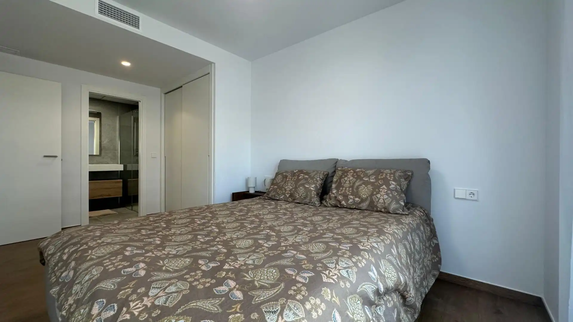 Habitación de Apartamento de alquiler en Villajoyosa / La Vila Joiosa con Aire acondicionado, Terraza y Amueblado