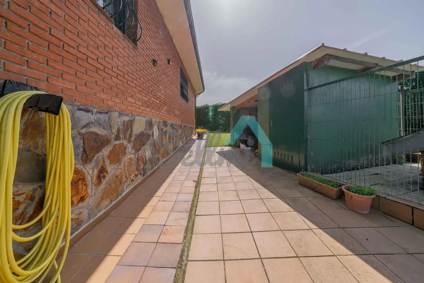 Vista exterior de Casa o xalet en venda en Oviedo  amb Calefacció, Jardí privat i Parquet