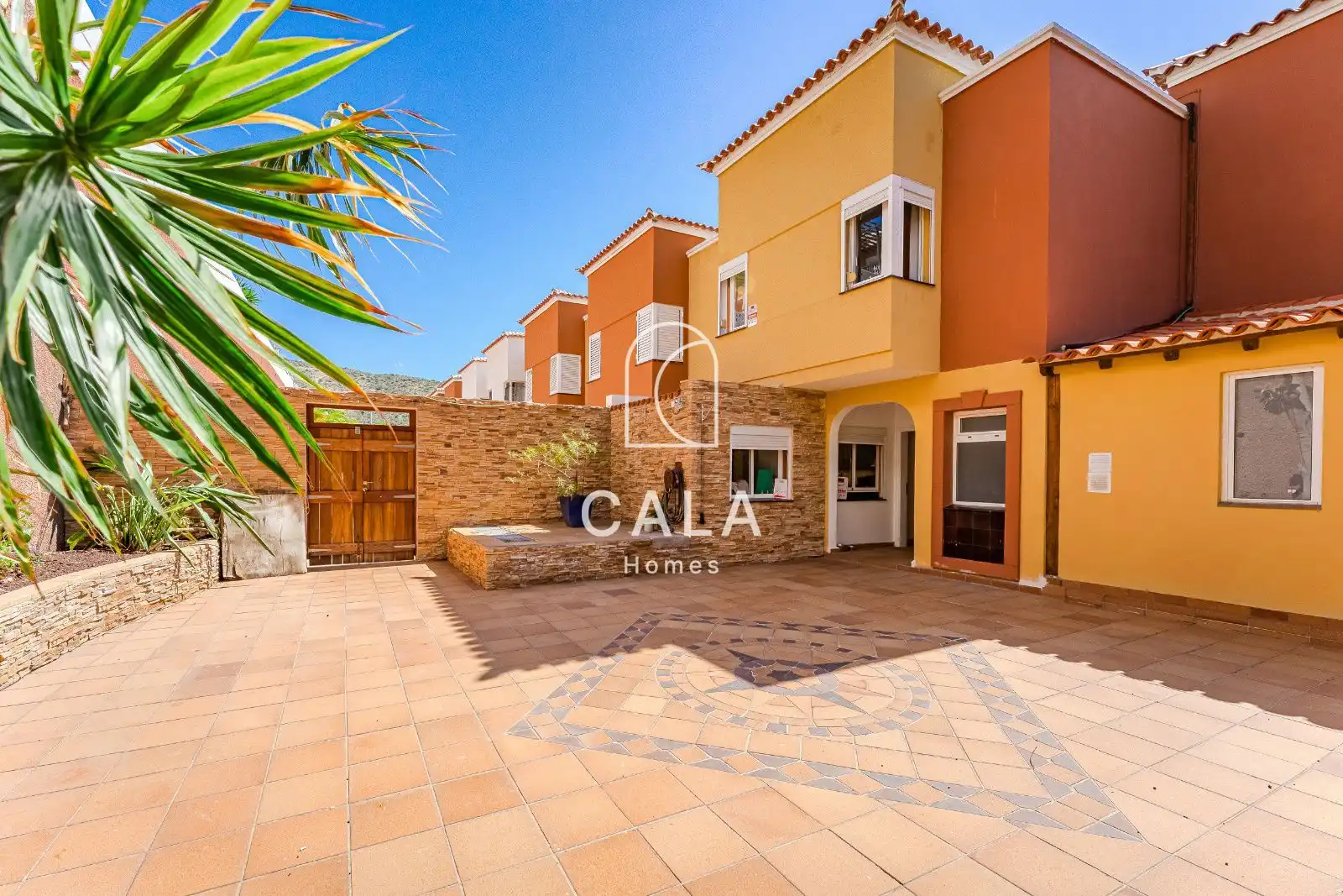 Vista exterior de Casa adosada en venta en Adeje con Jardín privado, Terraza y Trastero