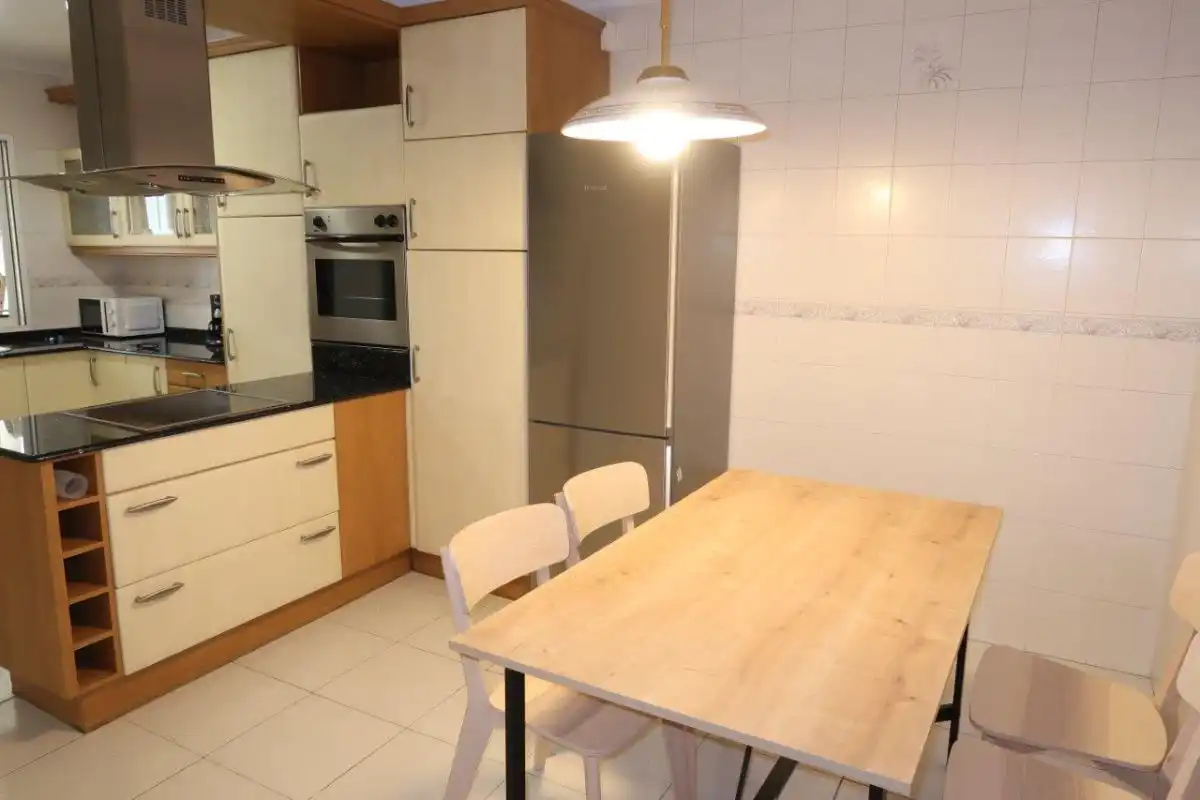 Wohnung zur Miete in Pasaje al Burgo, Eirís