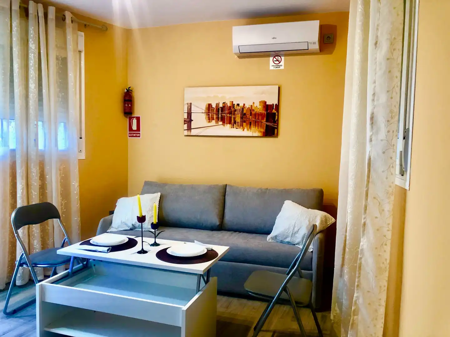 Sala d'estar de Apartament de lloguer en Trujillo amb Aire condicionat, Calefacció i Moblat