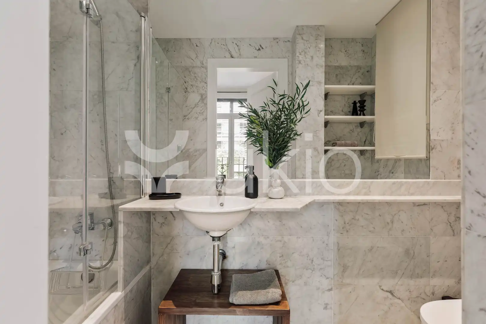 Bany de Apartament de lloguer en Barcelona amb Aire condicionat, Calefacció i Moblat