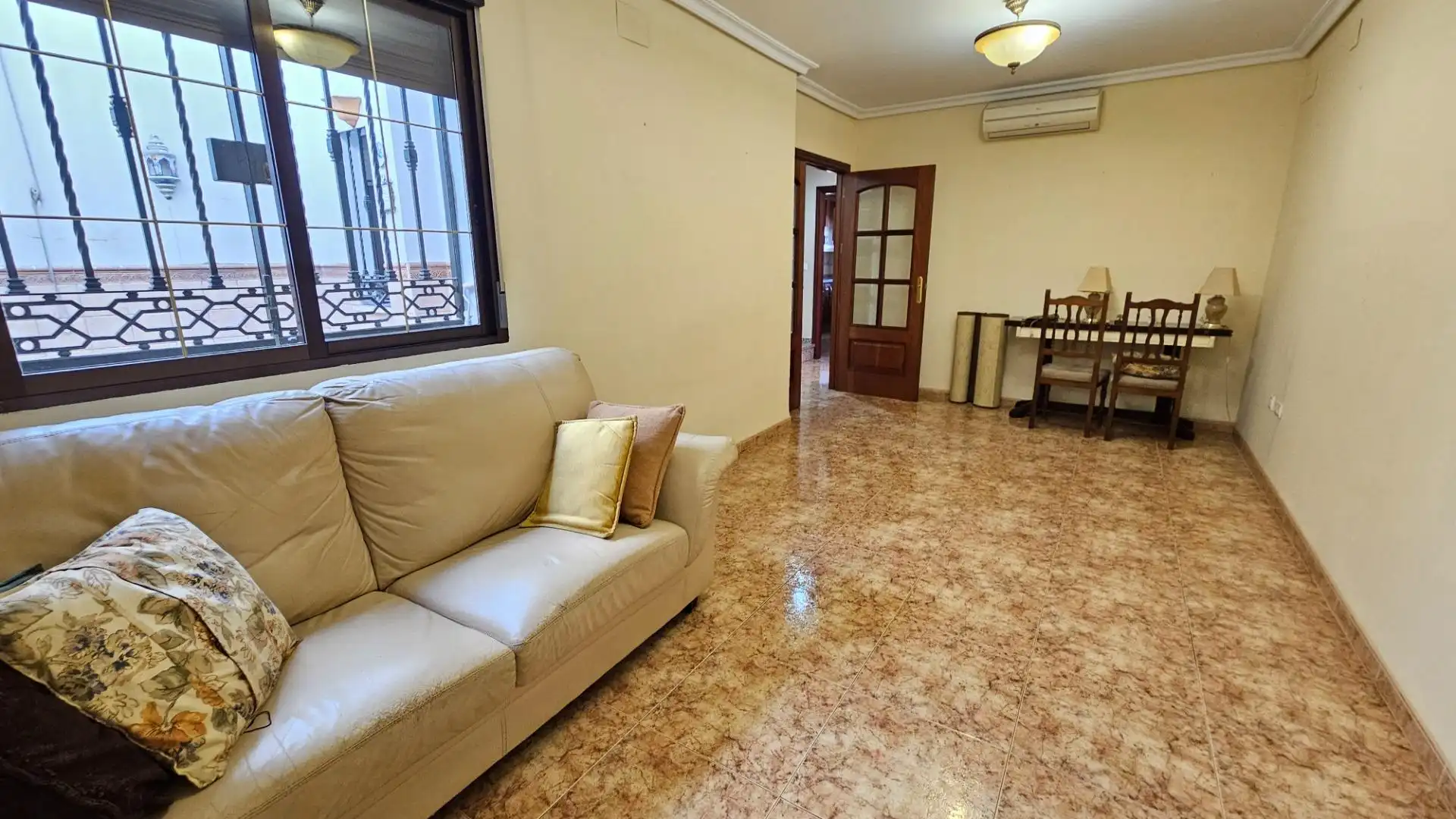 Sala d'estar de Casa o xalet en venda en Córdoba amb Aire condicionat, Calefacció i Terrassa