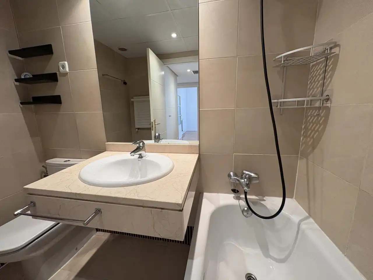 Badezimmer von Wohnung zur Miete in Madrid mit Klimaanlage, Heizung und Parkett