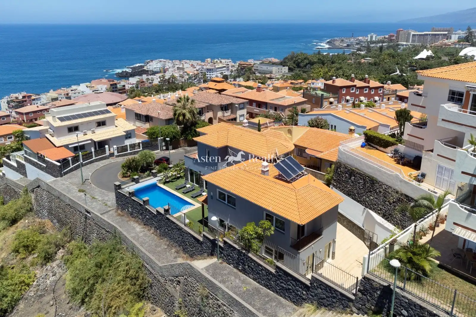 Houses for sale in De La Lancha, Playa Jardín