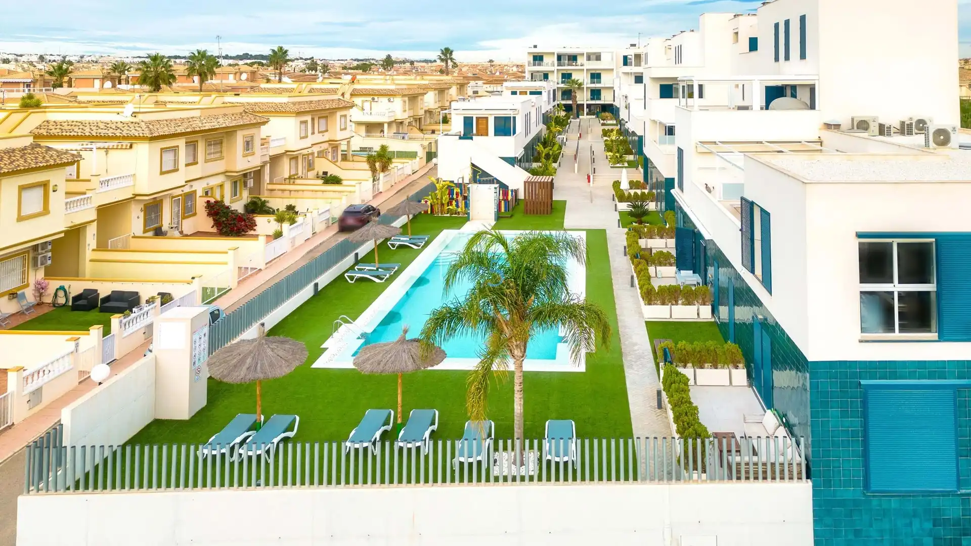 Vista exterior de Pis en venda en Orihuela amb Aire condicionat, Traster i Piscina