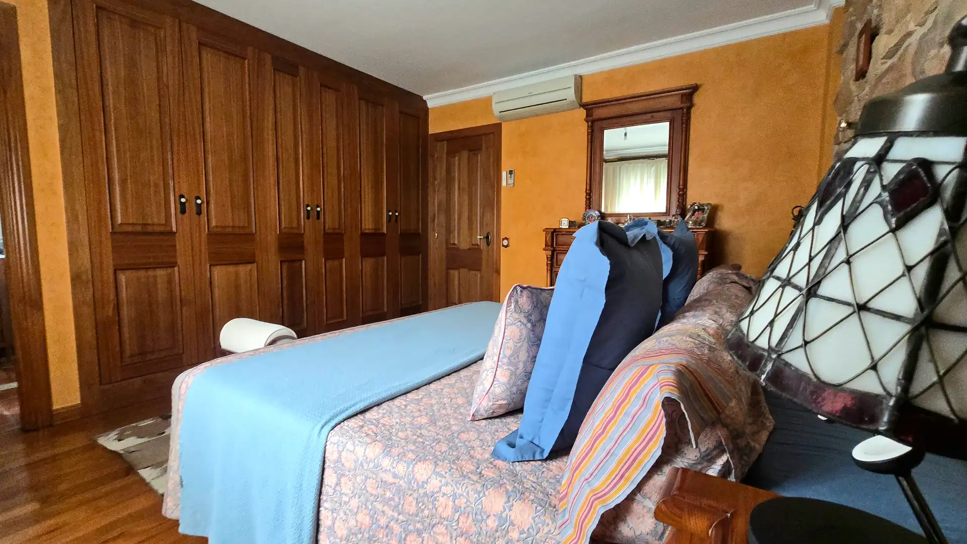 Habitación de Casa adosada en venta en Alcalá de Henares con Aire acondicionado, Calefacción y Jardín privado
