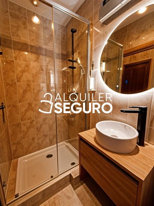 Bathroom of Flat to rent in  Madrid Capital  with Heating