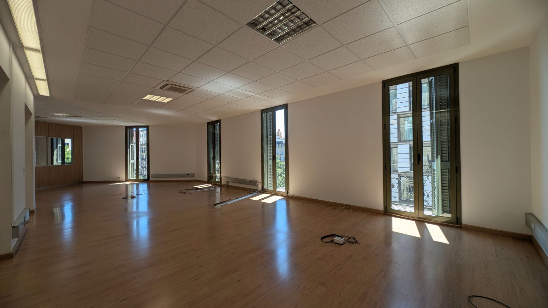 Oficina de alquiler en  Barcelona Capital con Aire acondicionado, Calefacción y Balcón