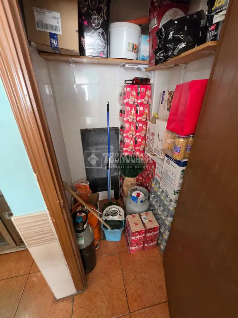 Cuina de Local de lloguer en Fuenlabrada amb Aire condicionat