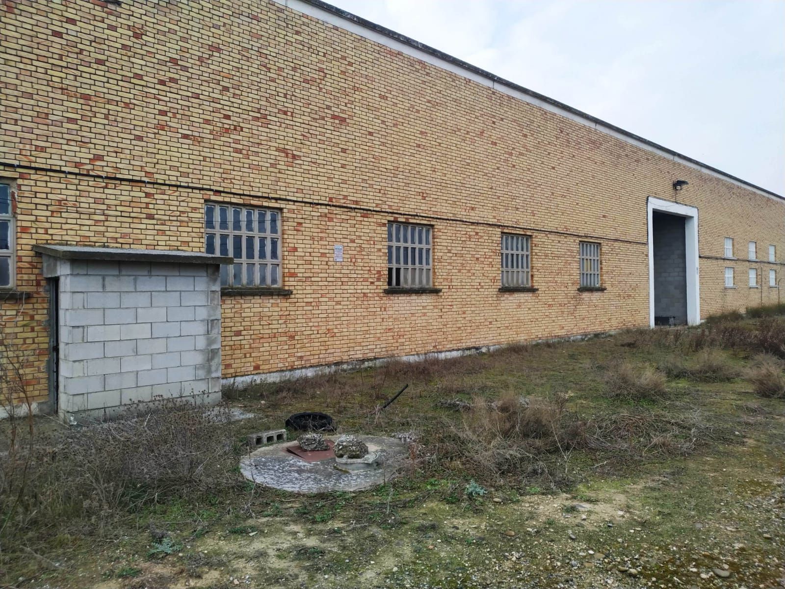 Vista exterior de Nau industrial en venda en Gallur
