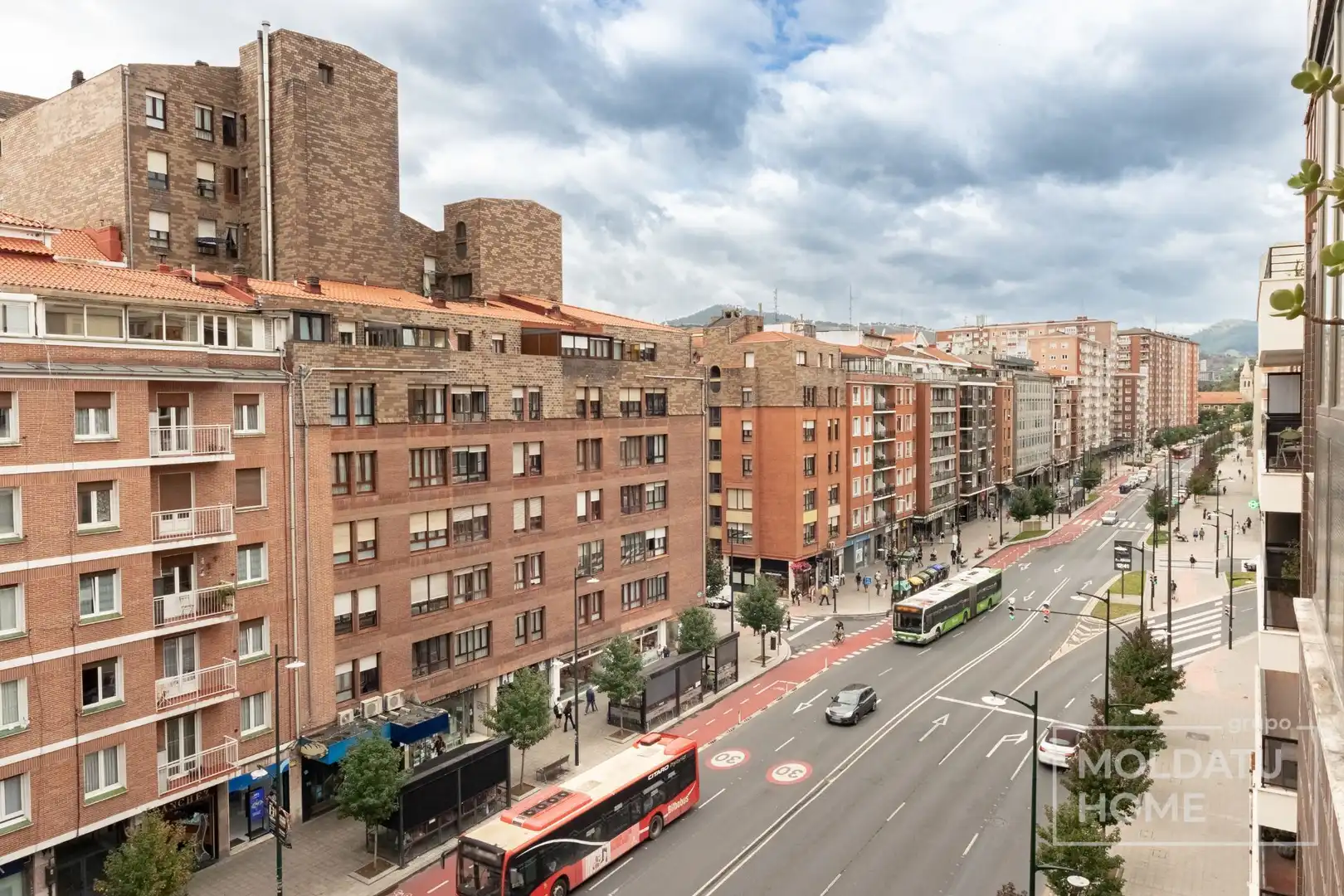 Exterior view of Flat for sale in Deusto