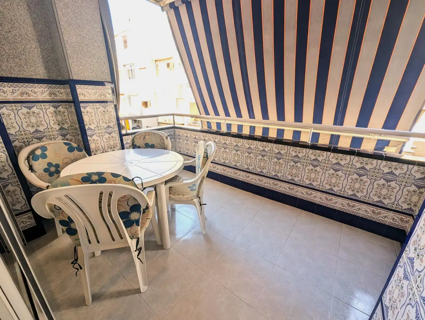 Terrassa de Apartament en venda en Torrevieja amb Terrassa i Moblat