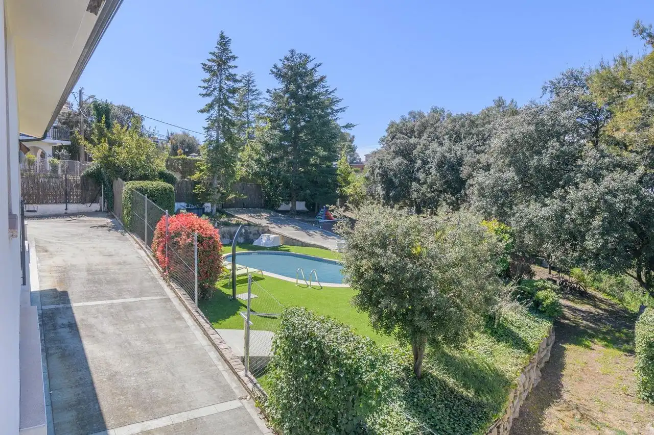 Vista exterior de Casa o xalet en venda en Castellnou de Bages amb Jardí privat, Terrassa i Piscina