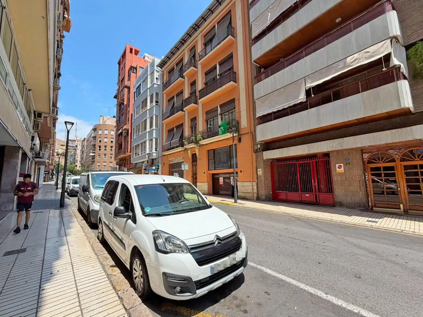 Außenansicht von Wohnung zum Verkauf in Alicante / Alacant mit Klimaanlage, Terrasse und Abstellraum