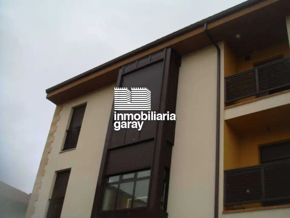 Vista exterior de Dúplex en venda en Medina de Pomar amb Calefacció, Terrassa i Moblat